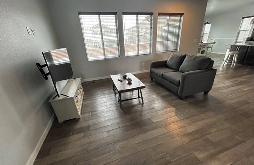 Parker House | Spacious 4 Bedroom home