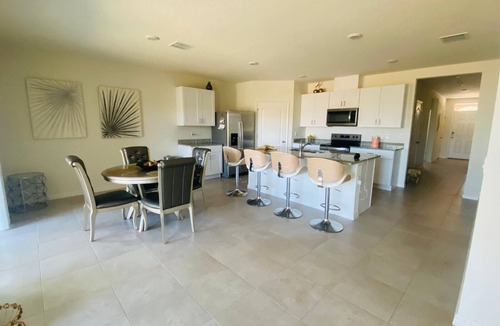 Halifax House | Spacious 4-bedroom house in nice Ormond Beach with a Lakeview.