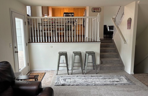 Fountain House | Spacious 4BR/3BA Home for 12,Private Outdoor Movie,Fast Wifi & Equipped Kitchen!