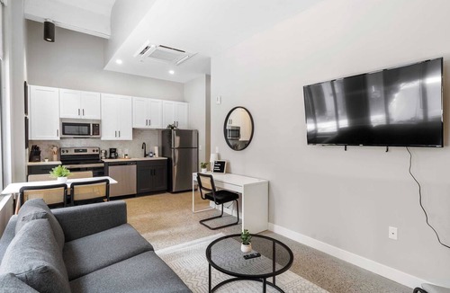 Downtown Cincinnati Apartment | Spacious 4BR | Textile by CozySuites