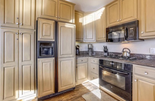 Baldy Mountain House | Spacious 4BR townhome in Breckenridge with ski area views and hot tub. Charter Ridge 10!