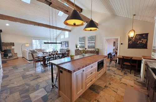 Hermosa House | Spacious 4BR w/Yard, Hot Tub, Game Room, Pond & Creek