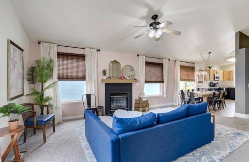 Colorado Springs House | Spacious 5-bd house, close to the Broadmoor Hotel in beautiful Colorado Springs
