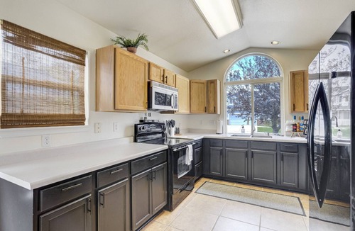 Colorado Springs House | Spacious 5-bd house, close to the Broadmoor Hotel in beautiful Colorado Springs