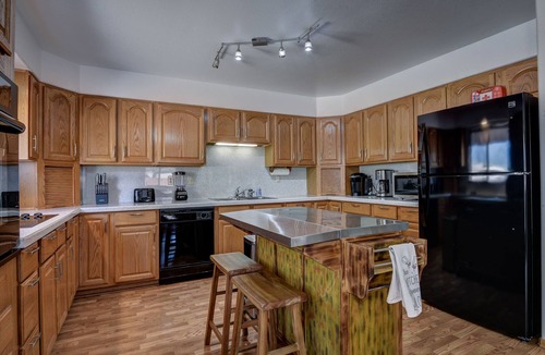 Cheyenne Meadows House | Spacious 5 BDR 3 BA House with Hot Tub, BBQ, Fire Pit, Home Gym, Mountain View