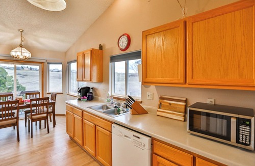 Northeast Colorado Springs House | Spacious 5-bedroom house with WiFi, AC in enchanting Colorado Springs