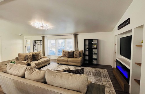 Glenwood Springs House | Spacious 5-bedroom house with an incredible view in Glenwood Springs