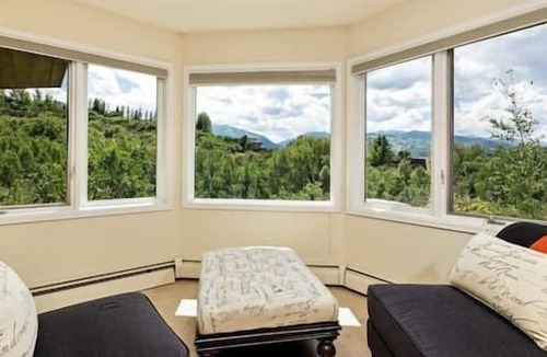 Red Mountain House | SPACIOUS 5 BEDROOM HOME RED MOUNTAIN-HOT TUB-ASPEN