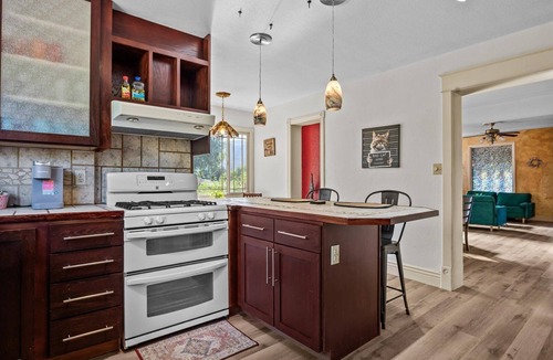 Palisade House | Spacious 5-bedroom house with WiFi, AC in charming Palisade