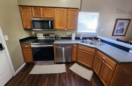 Greeley House | Spacious 5-bedroom house in beautiful Greeley with AC, WiFin