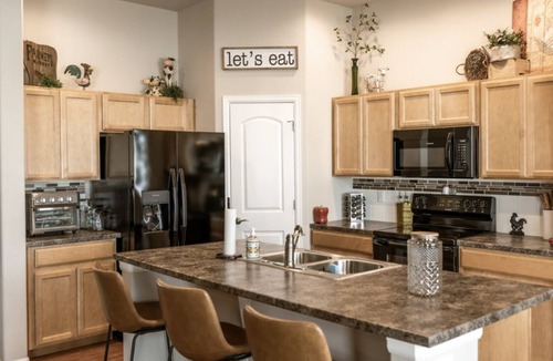 Windsor House | Spacious 5-bedroom house in charming Windsor with WiFi, hot tub and game room.