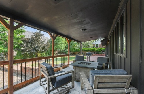 Applewood West House | Spacious 5-bedroom house in delightful Golden