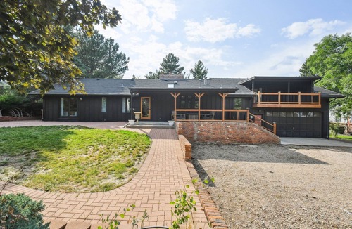 Applewood West House | Spacious 5-bedroom house in delightful Golden