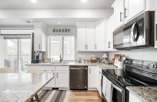 The Meadows House | Spacious 5-bedroom house in charming Castle Rock with AC, WiFi, fitness area