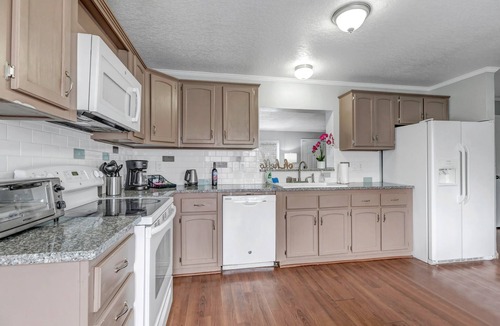 Berkley House | Spacious 5BR | Near Downtown Denver | Family & Pet-Friendly!