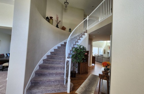 Parker House | Spacious 5BR Retreat by Trails Pet-Friendly