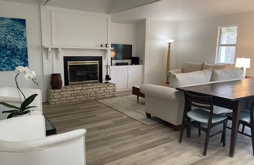 Clarksville Apartment | Spacious and bright downtown