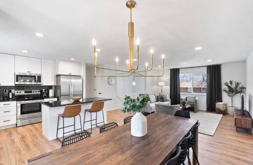Ralston Valley House | Spacious and Cozy 5 Bed 3 Bath Vacation House W 2 King 3 Queen! Sleep 12! 15Min to Red Rocks