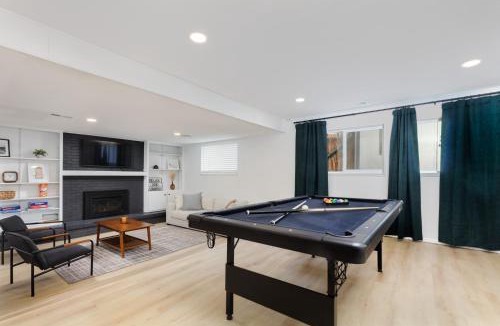 Ralston Valley House | Spacious and Cozy 5 Bed 3 Bath Vacation House W 2 King 3 Queen! Sleep 12! 15Min to Red Rocks