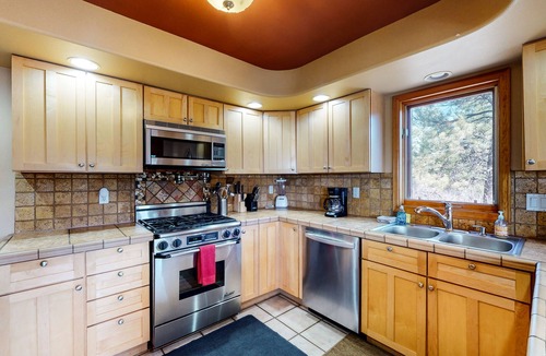 Twin Creek Village House | Spacious and picturesque home with private hot tub, washer/dryer, & WiFi
