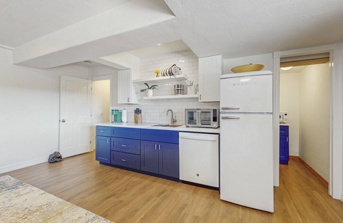Eagle Apartment | Spacious apartment w/kitchen, wifi, great location & beautiful backyard