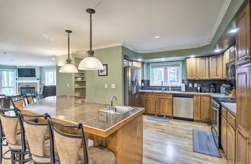 Warrior's Mark West House | Spacious Breck Gem with Hot Tub Walk to Ski Shuttle