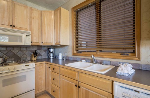 Steamboat Springs House | Spacious bright retreat with mountain views and shared pool/hot tub