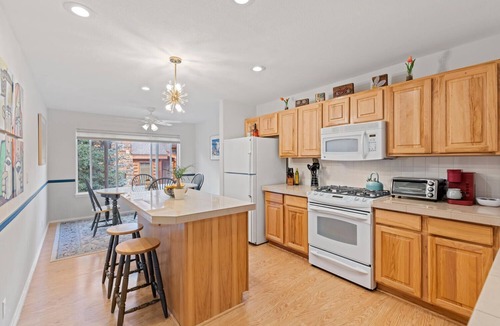 Frisco House | Spacious, bright Frisco 3BD 3BA with beautiful views 1 block from center of town