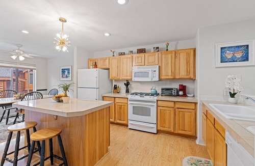 Frisco House | Spacious, bright Frisco 3BD 3BA with beautiful views 1 block from center of town