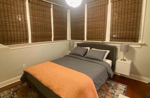 Sunnyside House | Spacious Bungalow in Sunnyside.