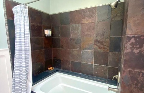 Sunnyside House | Spacious Bungalow in Sunnyside.
