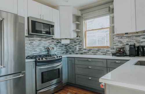 Central Colorado Springs House | Spacious Century Home ❖ Relaxing Spa, Fire Pit & Hot Tub Near Downtown