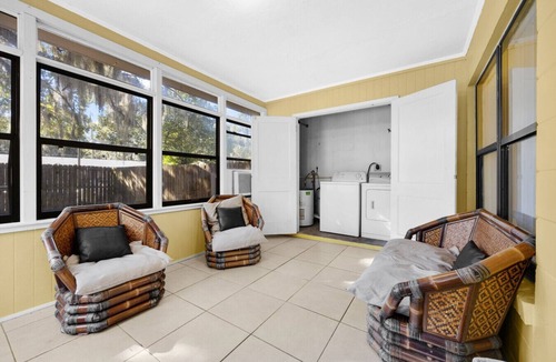 Gainesville House | Spacious & Comfy 2 BR Duplex- Downtown Duplex