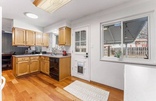 Longmont House | Spacious & Comfy ~ Close to Everything ~ Backyard!n