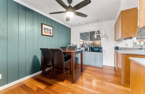 Longmont House | Spacious & Comfy ~ Close to Everything ~ Backyard!