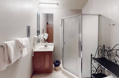 Silvercreek House | Spacious Condo + Loft w/Shared Outdoor Heated Pool, Private Hot Tub, & Free WiFi