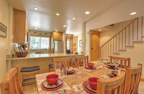 Carbondale Condo | Spacious Condo on Golf Course w/Fireplace, Firepit, Patio and 2 Fishing Badges!