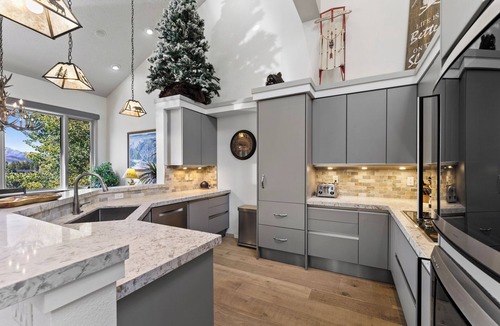 Lakeside Village Condo | Spacious Condo Overlooking Keystone Lake w/2 Private Balconies & Fireplaces!