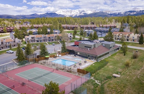 Fraser Condo | Spacious condo sleeps 9, views, clubhouse amenities