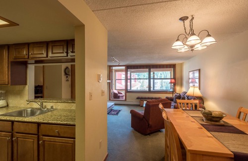 Copper Mountain Village Condo | Spacious condo just steps away from main lifts, hot tub, free wifi & parking