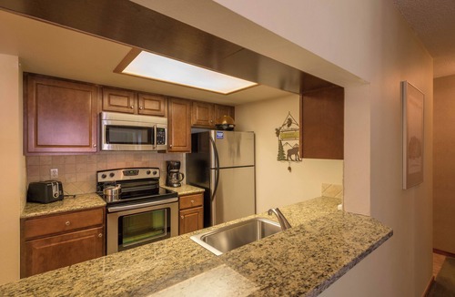 Copper Mountain Village Condo | Spacious condo just steps away from main lifts, hot tub, free wifi & parking