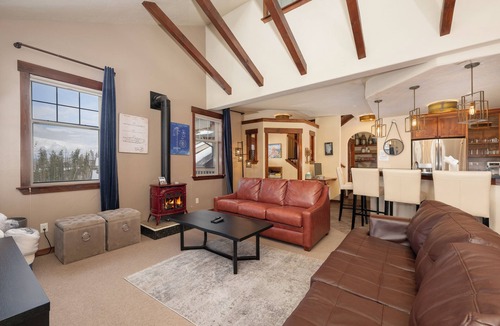 Fraser Condo | Spacious condo w/hot tub & mountain views