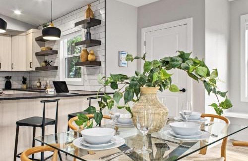 Old Town Apartment | Spacious Downtown Apartment - Walk to Old Town FC!
