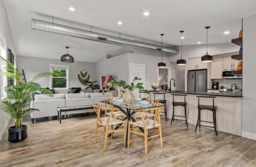 Old Town Apartment | Spacious Downtown Apartment - Walk to Old Town FC!