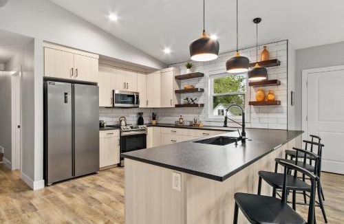 Old Town Apartment | Spacious Downtown Apartment - Walk to Old Town FC!