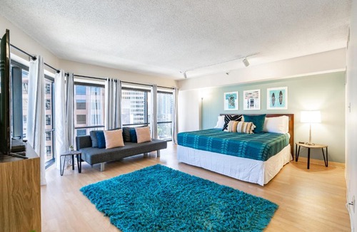 Downtown Honolulu Apartment | Spacious Downtown Executive Retreat - Free Parking