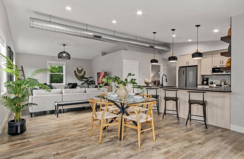 Old Town Apartment | Spacious Downtown Apartment – Walk to Old Town FC!