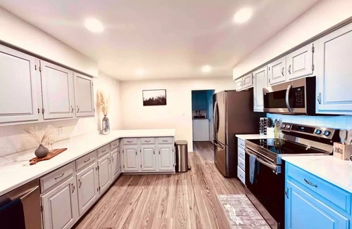 Castlewood House | Spacious DTC Getaway - Hot Tub, FirePit, GameRoom - Ideal for Families & Groups