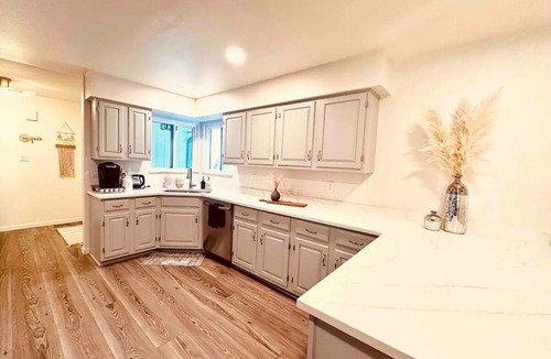 Castlewood House | Spacious DTC Getaway - Hot Tub, FirePit, GameRoom - Ideal for Families & Groups