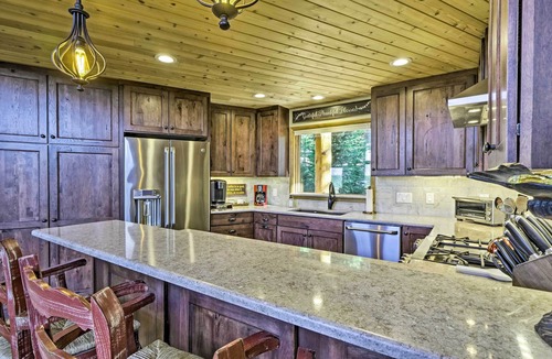 Valley of the Sun Cabin | Spacious Fairplay Retreat w/Hot Tub & Fire Pit!